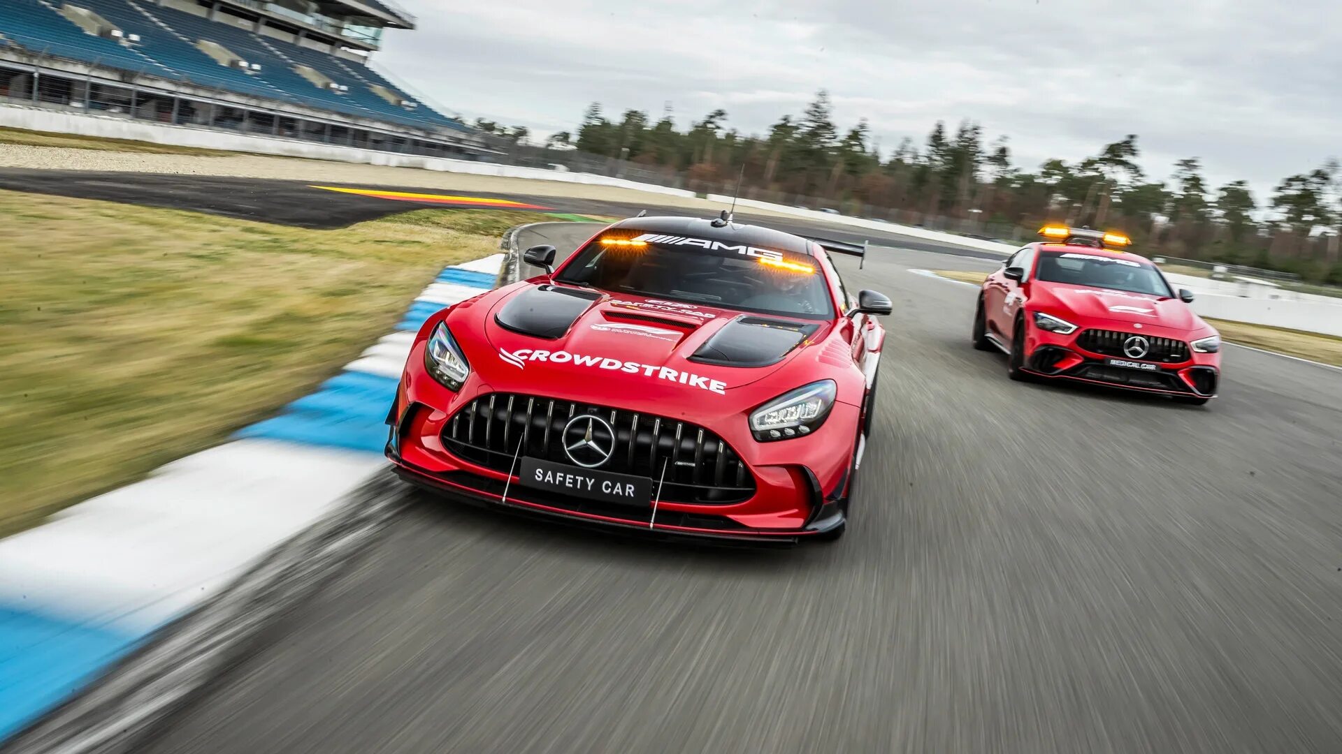 Автоспот новые автомобили. Safety car f1 2022. САФЕТИ кар Mercedes на f1 2022. 2022 Formula 1 Safety car. Мерседес машина безопасности ф1 2019.