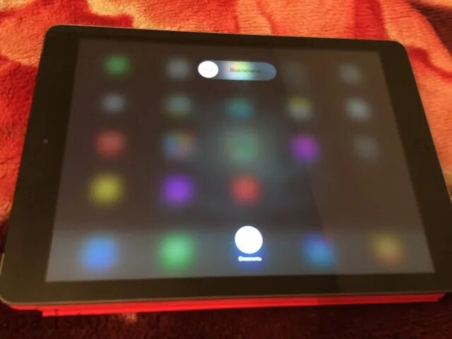Планшет apple завис экран. Завис айпад. Айпад включается и выключается. Айпад включается и выключается. Ipad 6 перезагружается на яблоке.