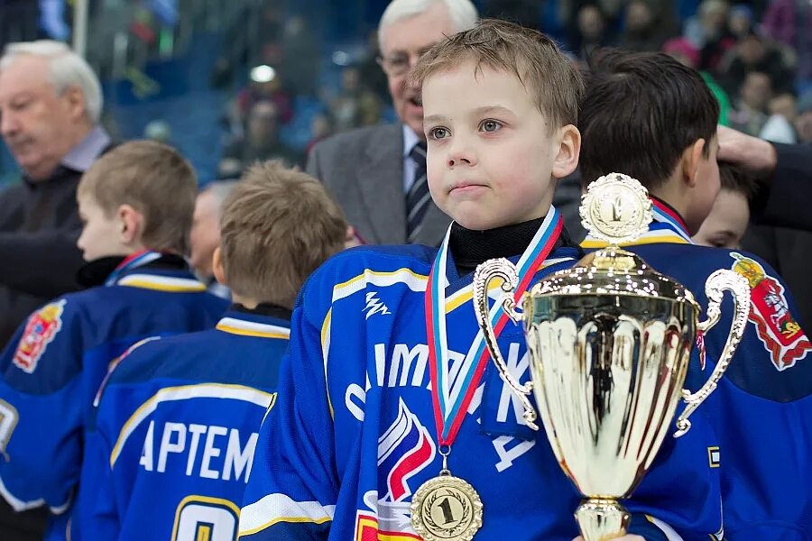 Мальчик хоккей. Мальчик хоккеист. Дети чемпионы. Мальчишка хоккеист.