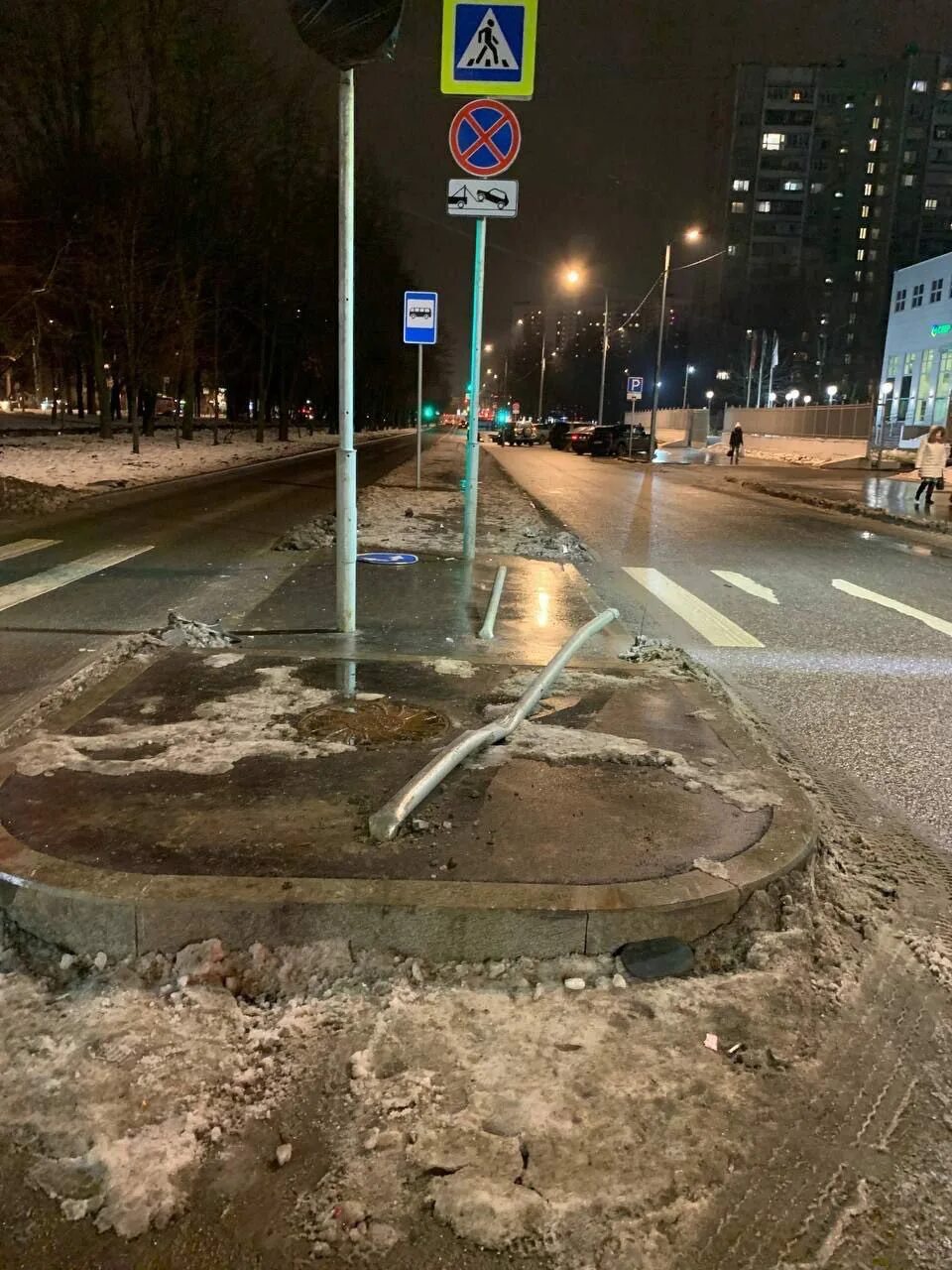 Островки на череповецкой улице. Пробки в вологде сейчас. Что наделали в вологде на дорогах. Островки на череповецкой улице. Почему в вологде плохие дороги.