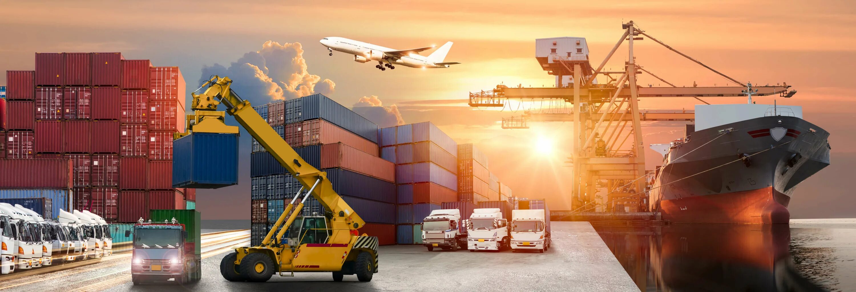 Контейнерные перевозки. Экспедирование грузов картинки. Грузовик карго. Перевозка и экспедирование грузов. Вольво контейнеровоз.