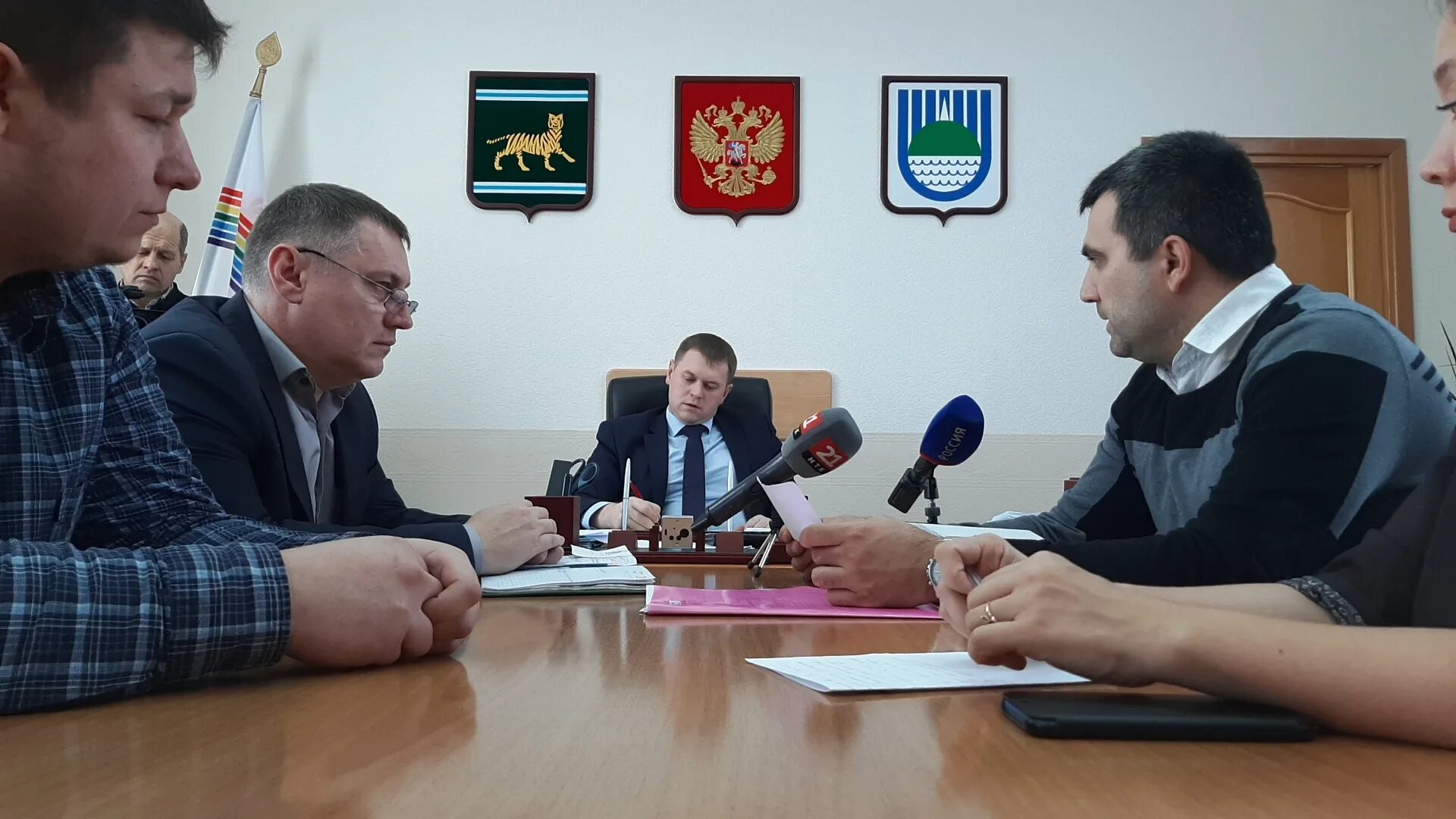 Сайт мэрии города биробиджан. Отдел жкх в мэрии биробиджан. муп транспортная компания биробиджан. павел слободчук биробиджан мэрия. еврейская автономная область. совещание.