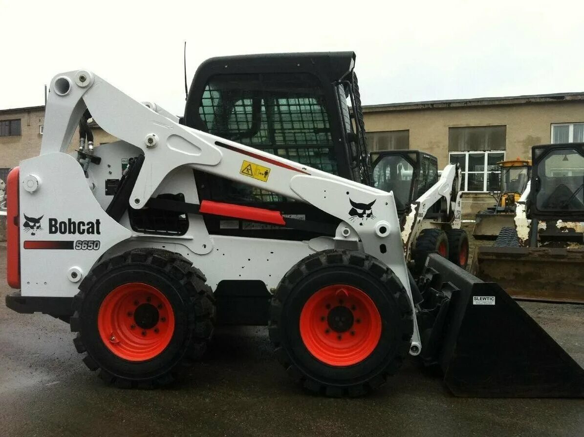 Бобкэт 650. Погрузчик Bobcat s650. Минипогрузчик Бобкет s650. Bobcat s650 экскаватор.