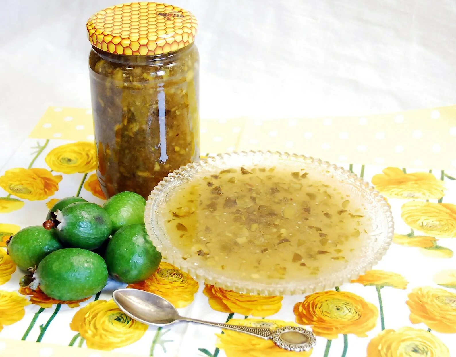 Рецепт фейхоа с медом и грецким. Варенье из фейхоа. джем фейхоа. фрукт фейхоа варенье. фейхоа варенье из фейхоа.