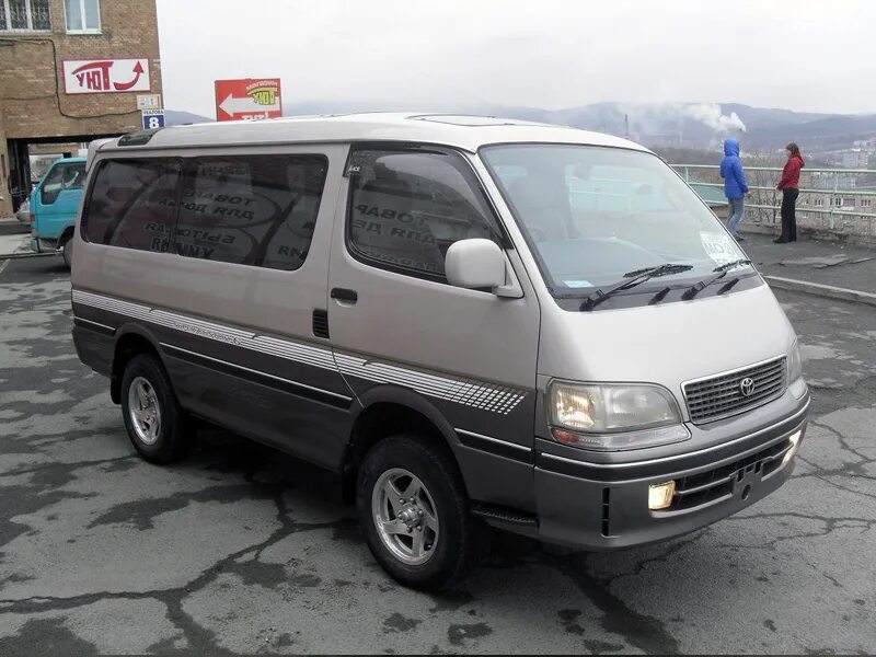 Купить хайса в россии с пробегом. Toyota Hiace 1998. Тойота Хайс 1998 года. Toyota Hiace 4wd 1998г. Тойота Хайс Regius 2000.