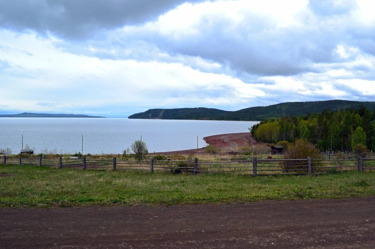 Двинской холмогорский район. Толстый мыс смотровая площадка усть илимск. Деревня матера на реке ангара. Большие коты байкал. Мост через ангару.