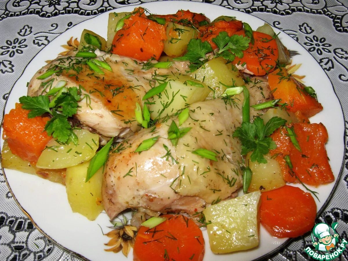 Курица с овощами в духовке. Бедрышки с картошкой в рукаве. Бедрышки с картошкой в рукаве. Chicken with potatoes. Куриные бедра с картошкой в рукаве.