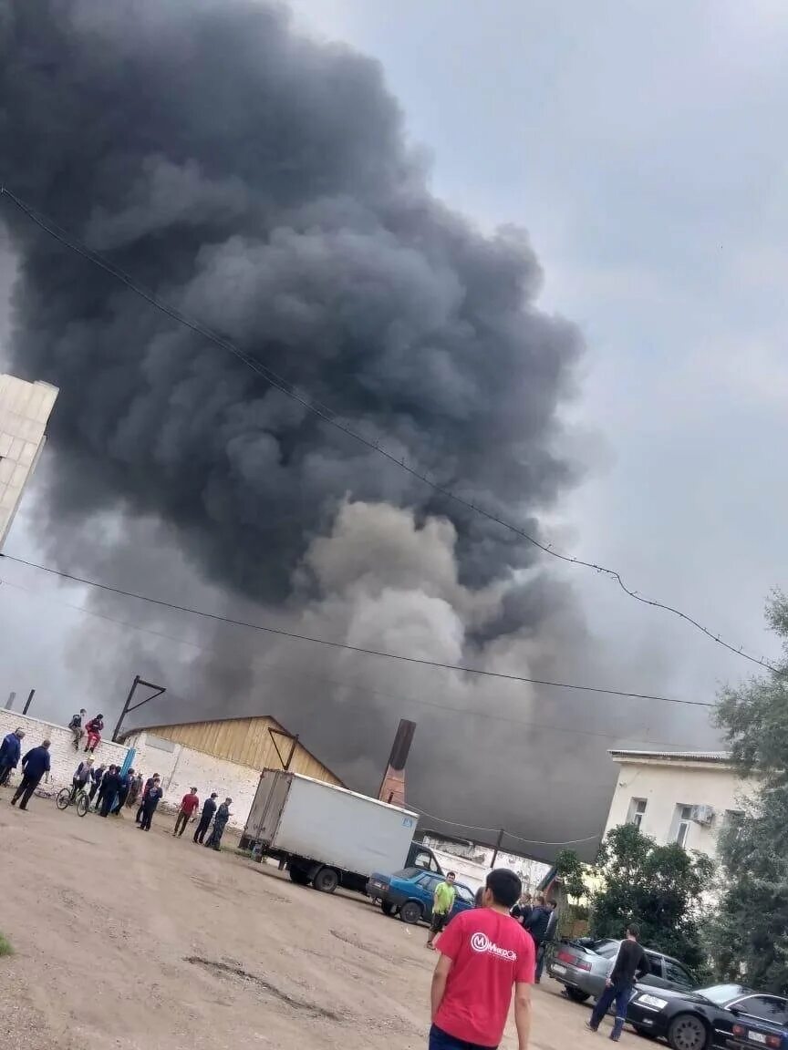 Пожар в дата центре. Пожар в Давлеканово. Пожар на заводе. Пожар в Башкирии. Пожар на фабрике.