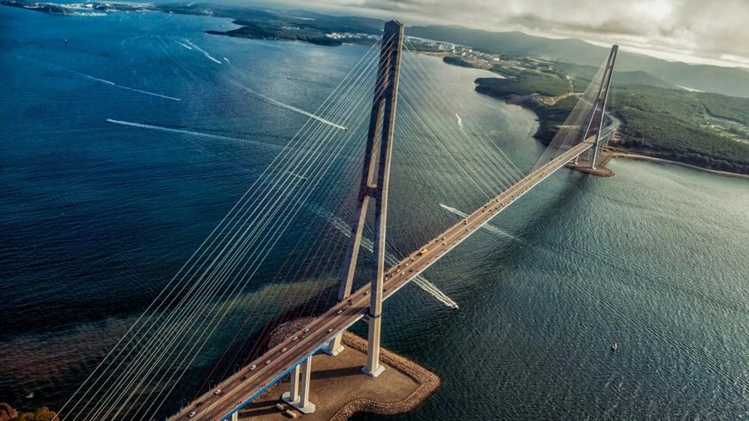 Длина моста на остров русский