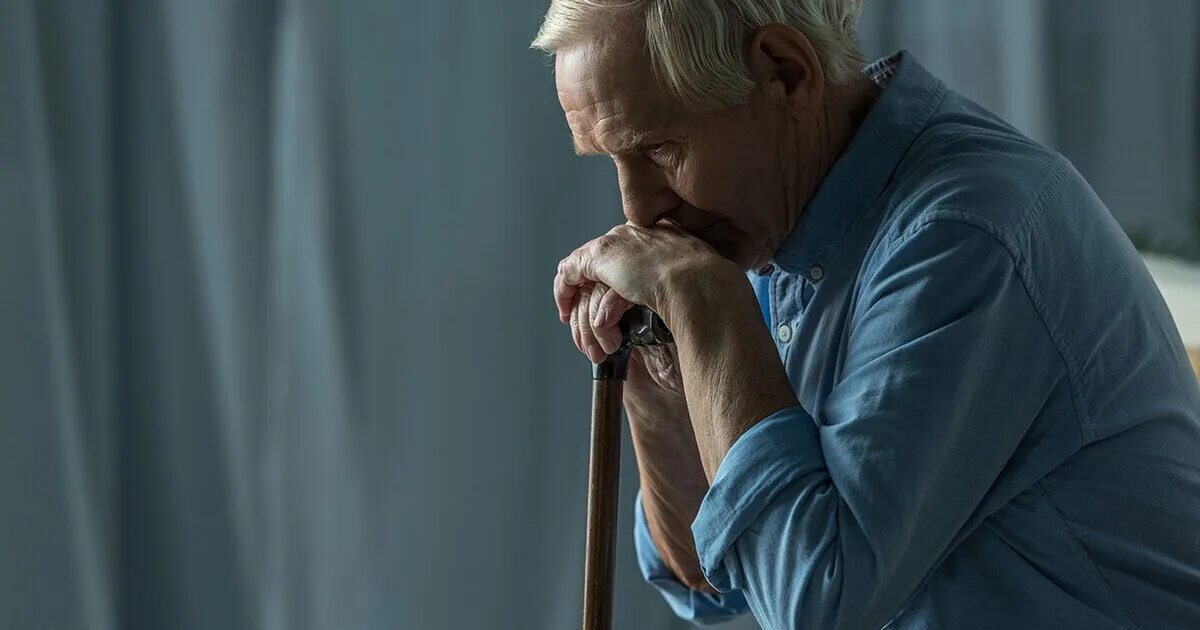 Почему много одиноких людей. Одиночество пожилых. одинокий пенсионер. одинокие пожилые люди. депрессия у пожилых людей.