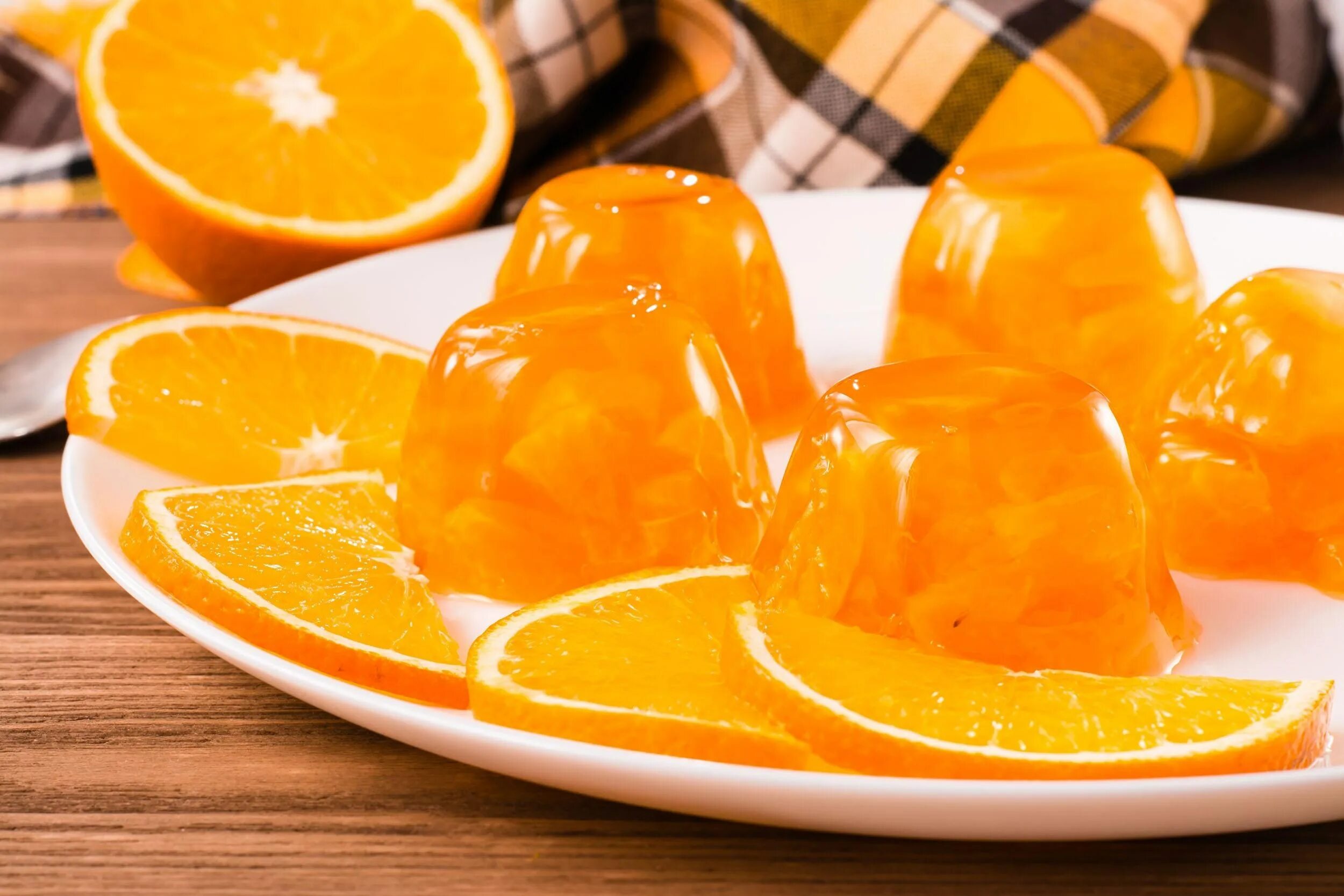 Желе из Лимонов апельсинов мандаринов. Апельсиновое желе с дольками апельсина. Мандариновое желе. Желе из мандаринов. Желе в домашних условиях простой