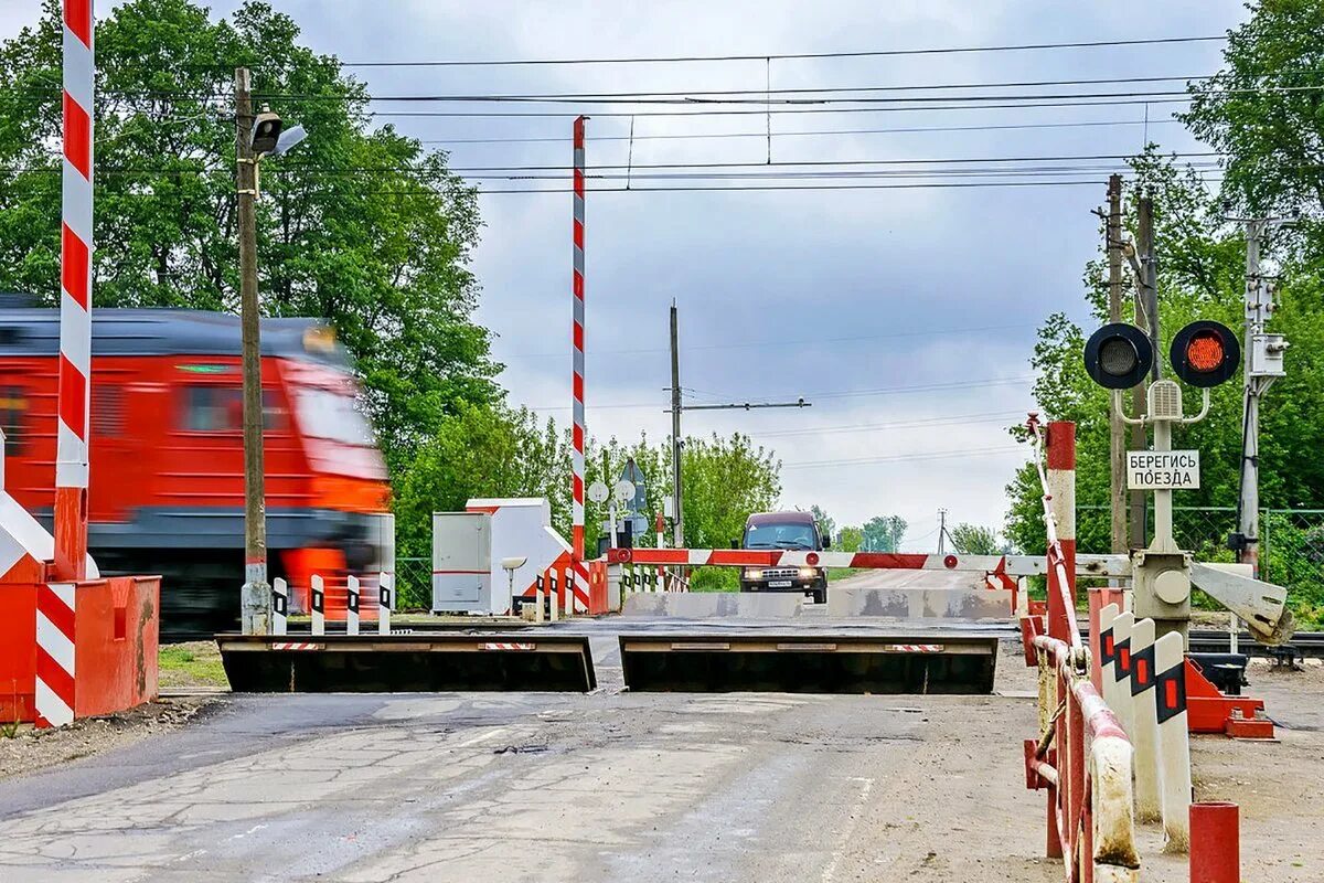 Железнодорожный переезд. Шлагбаум Железнодорожный. ЖД переезд. Желенодорожныйпереезд.