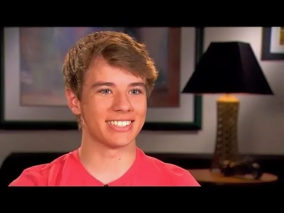 Where is alex from. Alex who. alexis why. alex from target. alex who фото.