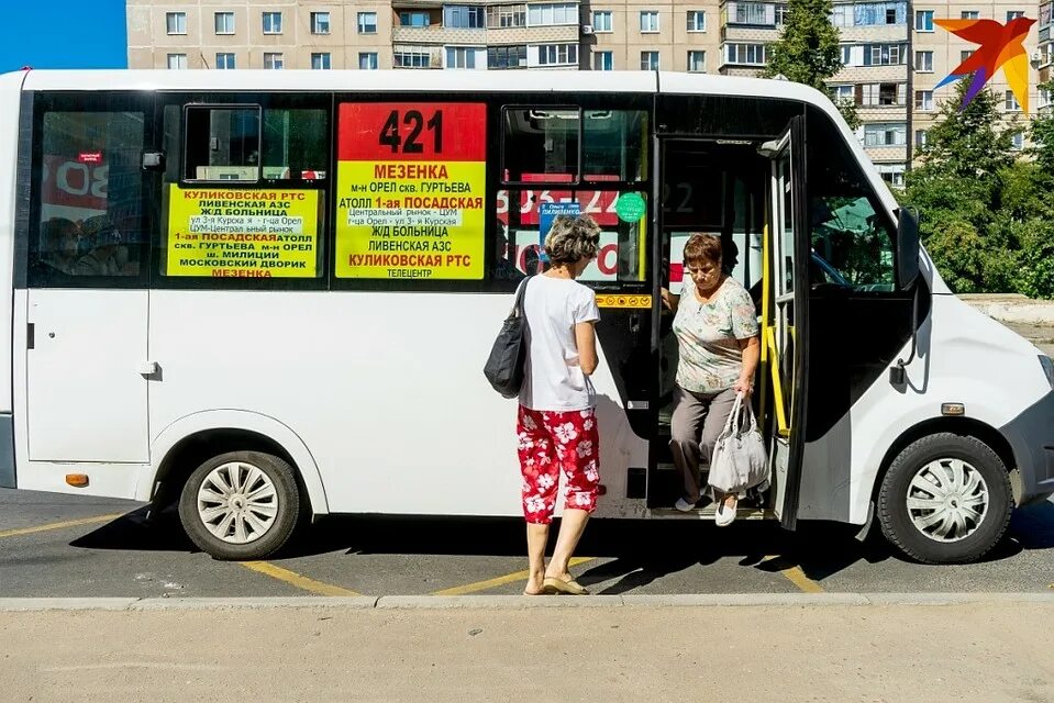 Пригородный автобус. Остановка ЦУМ Орел. Китайские пригородные автобусы. Показать пригородные маршрутки. Дети пригородные автобусы