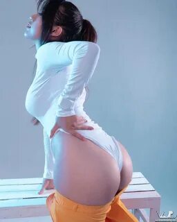 Cận cảnh đường cong nóng bỏng của hot Tiktoker Việt Phương Thoa. 