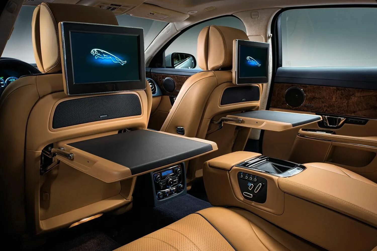 Jaguar XJ 2022 интерьер. Ягуар XJ 2014 салон. Jaguar XJ 2016 салон.