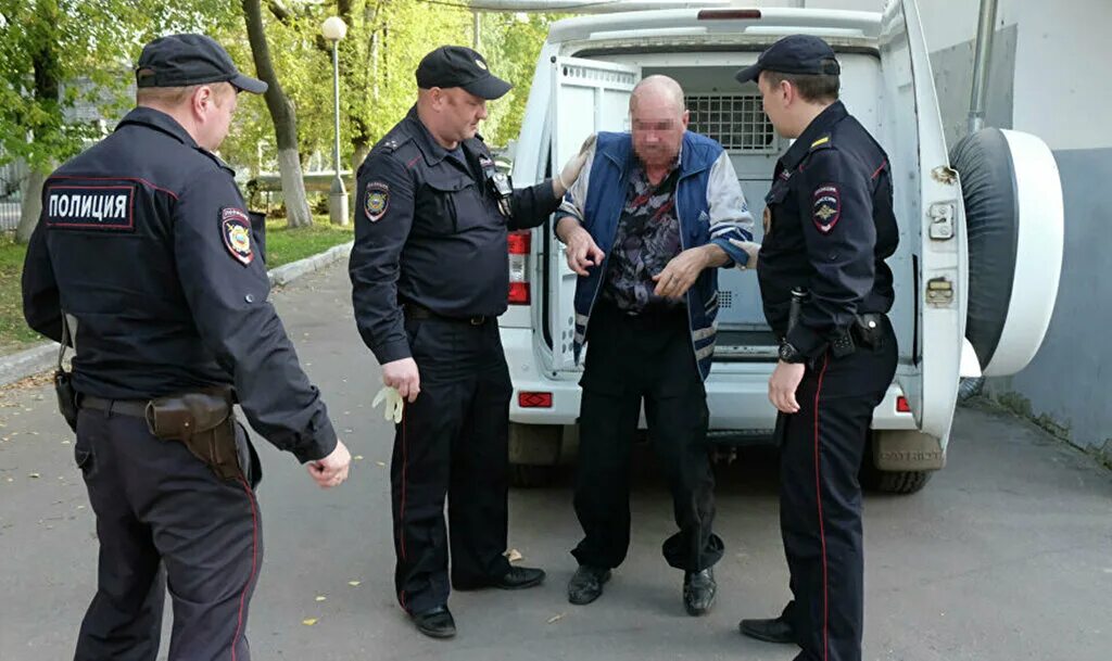 Применение полицией отдельных мер. Сотрудник полиции. Доставление сотрудниками полиции.