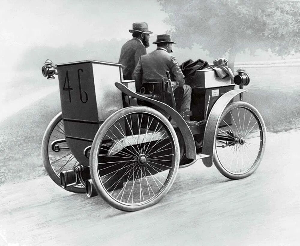 Сколько колес 1 автомобиль. Michelin 1889. Первая шина Мишлен 1895. Мишлен 1895 француз.