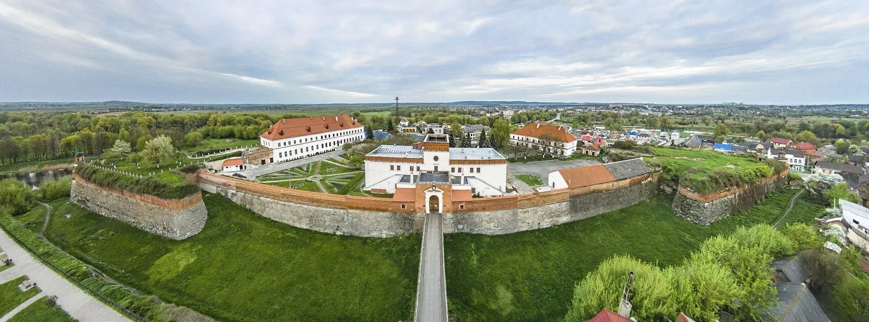 Город дубно ровенская область. Дубно волынь. Замок дубно ровенская область. Замок дубно украина. Дубно украина.