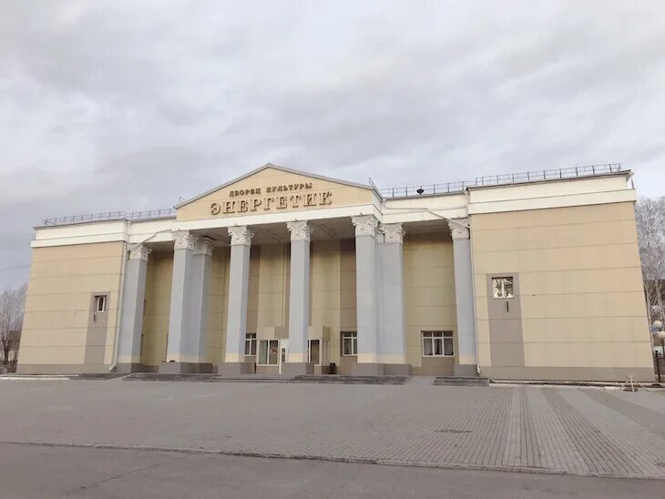 Достопримечательности города калтан. Калтан памятники кемеровская область. Стадион энергетик калтан. Дворец культуры энергетик калтан. Энергетик калтан.