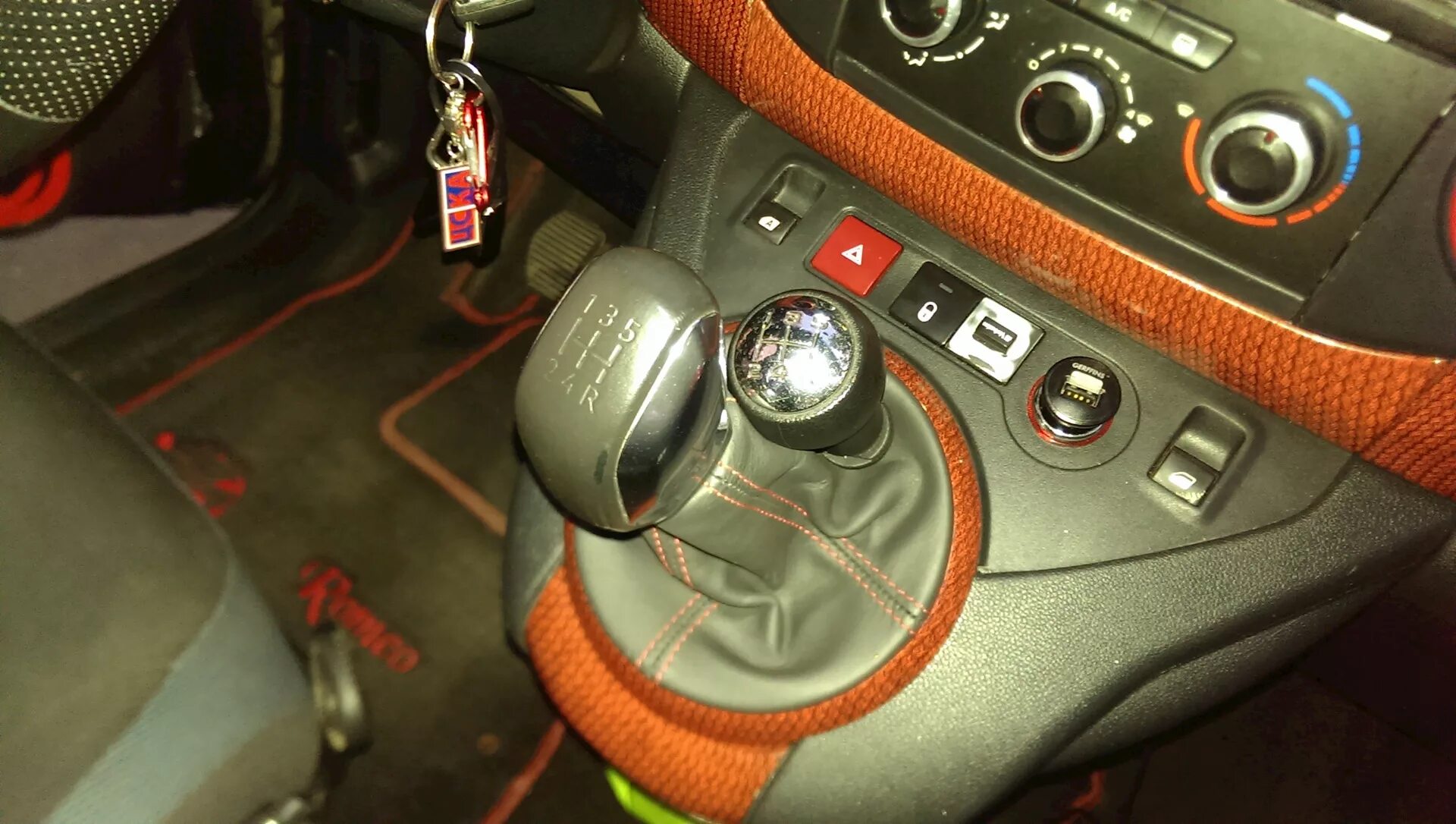 Как снять ручку кпп ситроен берлинго Замена ручки КПП Citroen Berlingo (2G), 1,6 л, 2011 года аксессуары DRIVE2