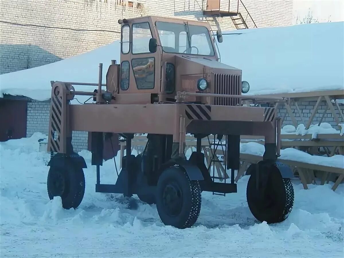 Спецтехника авито пермского края. Т-140 портальный автолесовоз. Т-140 трактор. Портальный лесовоз т-140. Т-140м2 лесовоз.