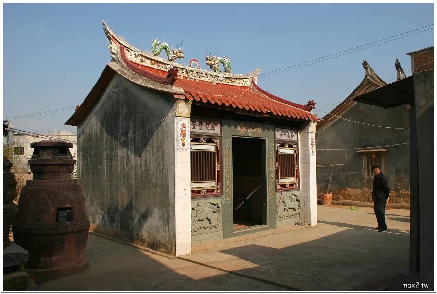 Буддийская кумирня. Китайская кумирня в хабаровске. Кумирня. Кумирня в японии. Кумирня.