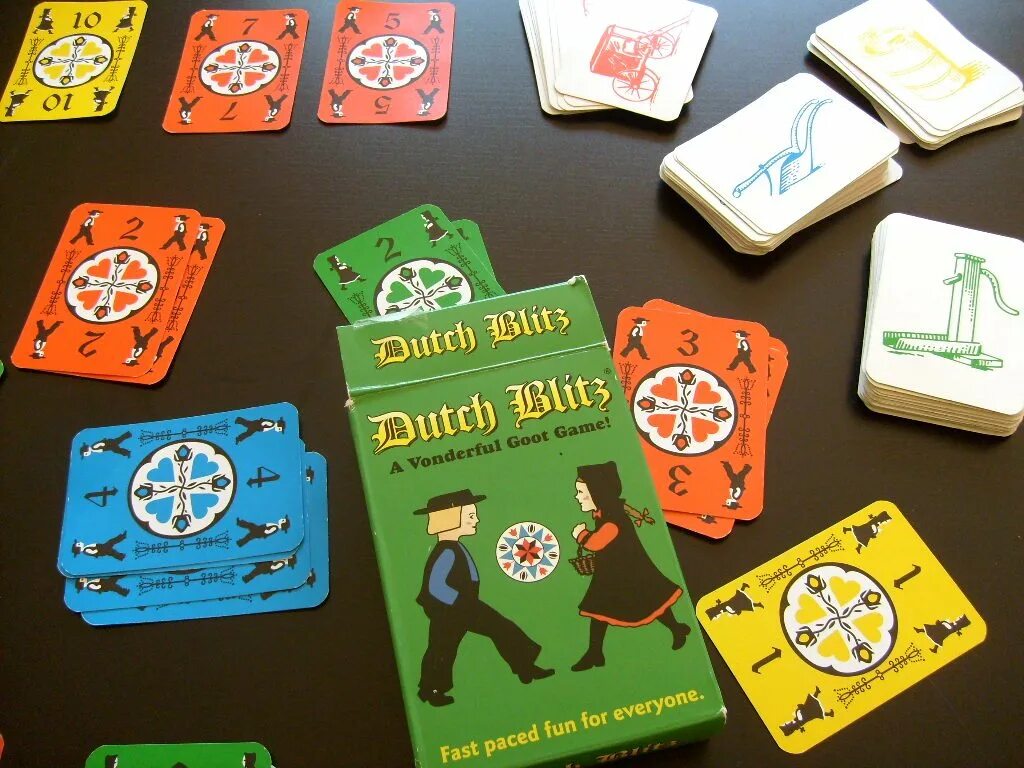 Блиц игра купит. Dutch Blitz игра. Настольная игра Blitz. Настольная игра блиц день. Дач блиц настольная игра.