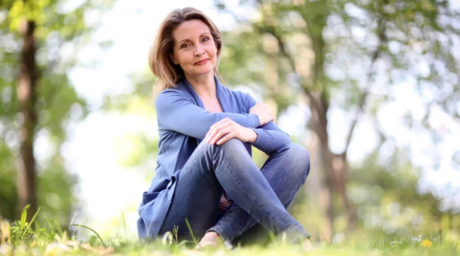 Деловая женщина средних лет. Женщина без возраста. Женщина среднего возраста. Красивые женщины среднего возраста. Женщина среднего возраста.