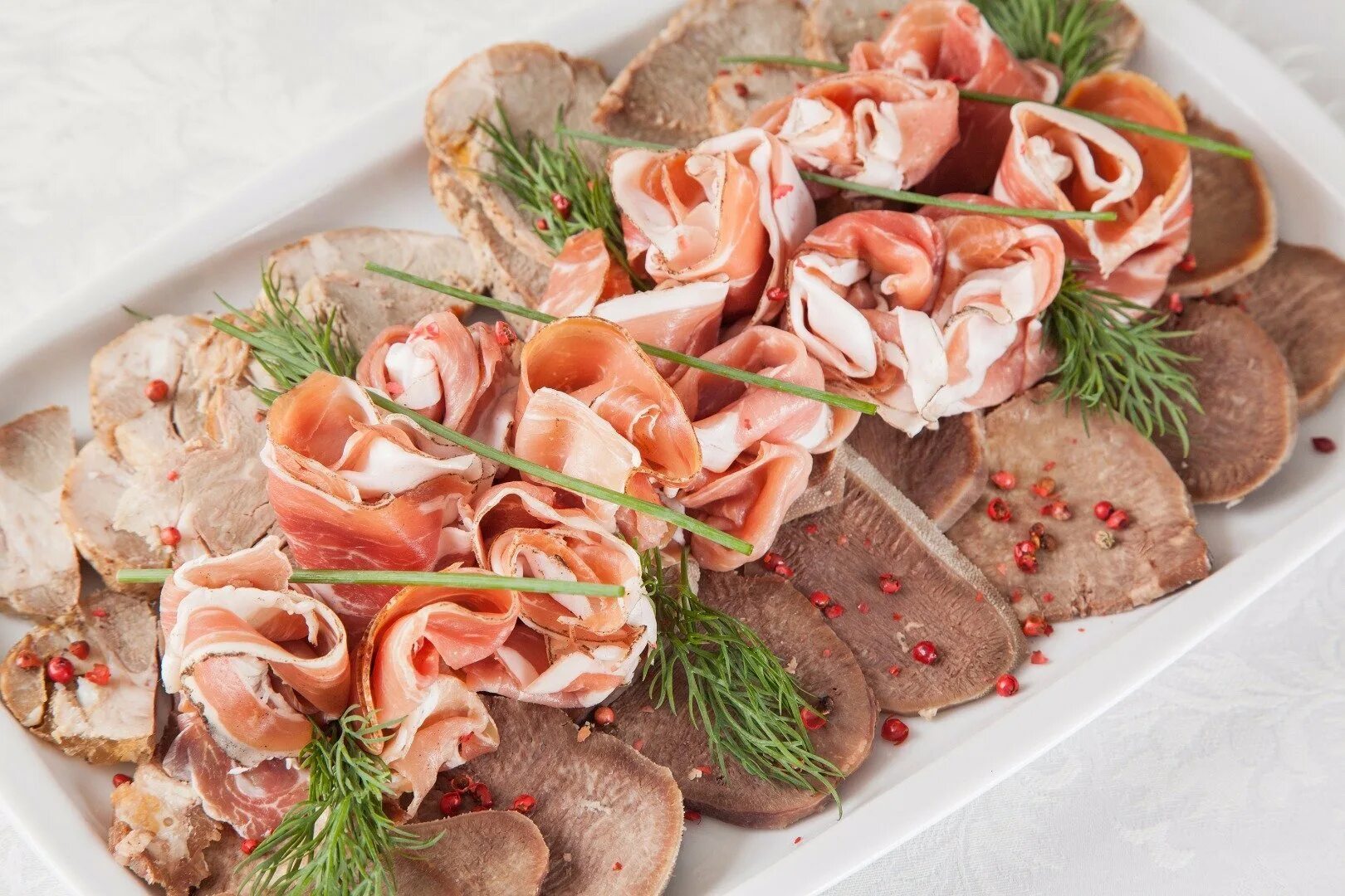 Мясное ассорти форте белло. Мясное ассорти геншин. Холодные закуски. Мясные холодные закуски. Мясное ассорти закуска.