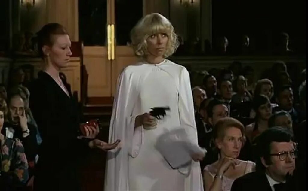 Возвращение высокого блондина 1974. Возвращение высокого блондина 1974 постер. Колетт кастель высокий блондин. Пьер ришар возвращение высокого блондина. Возвращение высокого блондина фильм 1974 актёры.