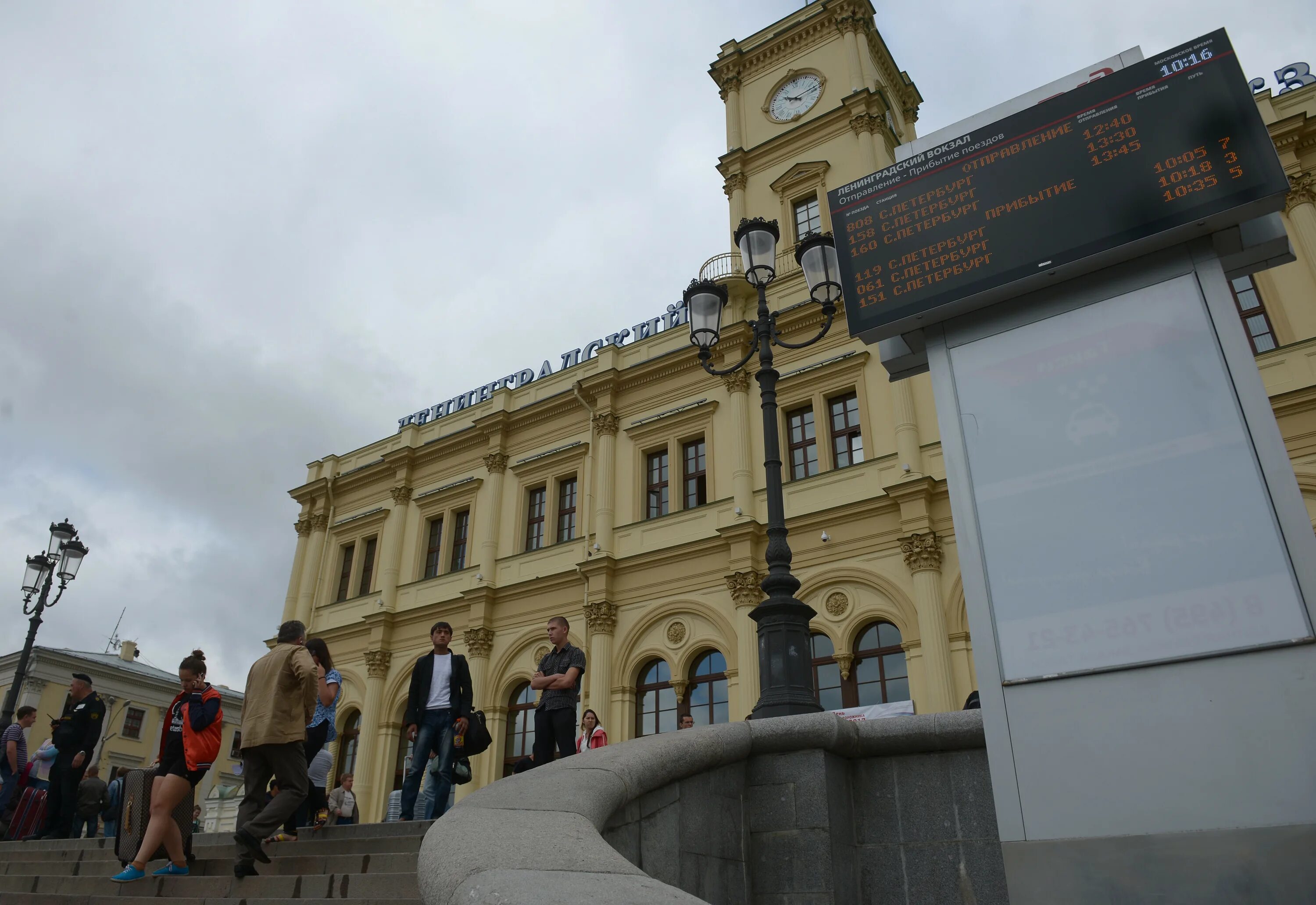 Метро комсомольская на ленинградском вокзале. Когда откроют ленинградский вокзал. Ленинградский вокзал метро. Ленинградский вокзал москва. Ленинградский вокзал мск.