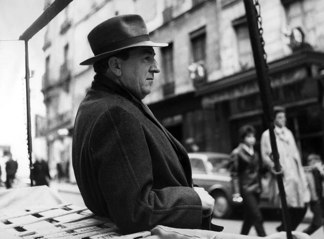 Комиссар мегрэ жан габен. Жорж сименон мегрэ. Город с музеем сименона 4 букв сканворд. Город с музеем сименона 4 букв сканворд. Джон сименон.