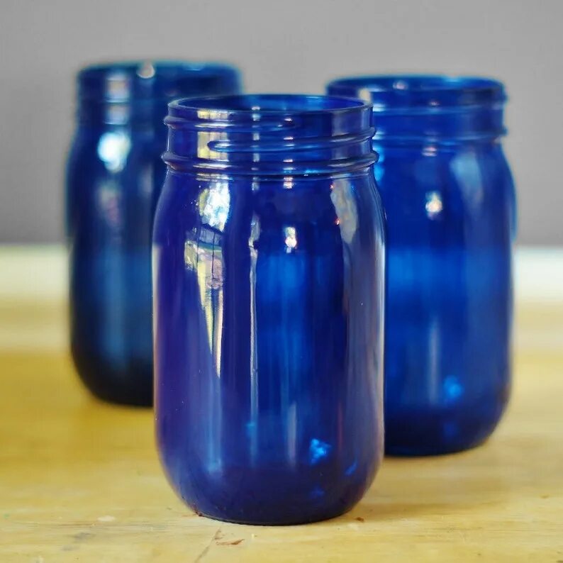 Mason jar company helmets. Синяя банка. Стеклянная банка голубая. Баночка стеклянная синяя. Голубая банка.