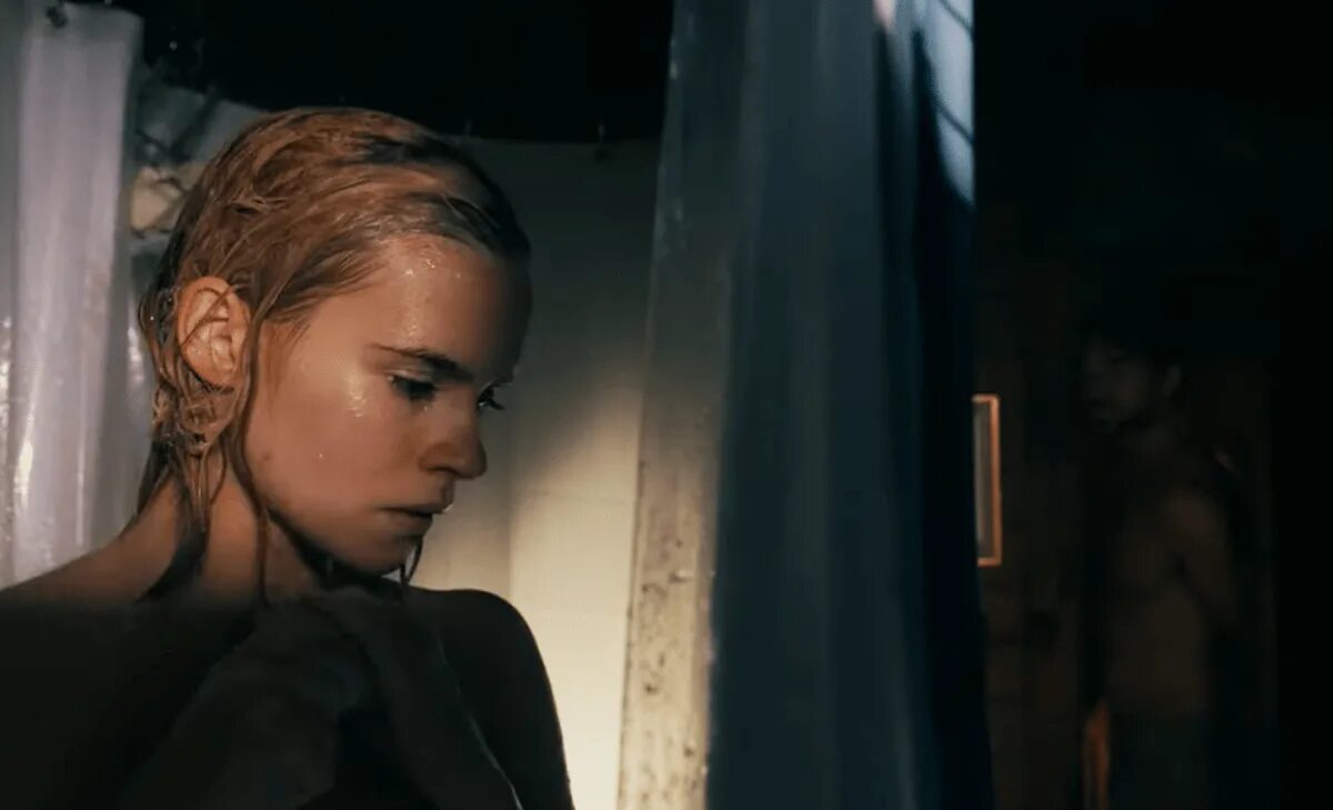 Wie lie. What lies below фильм. чистая вода фильм ужасов 2025. что скрывает вода фильм 2025. эмма хорват.