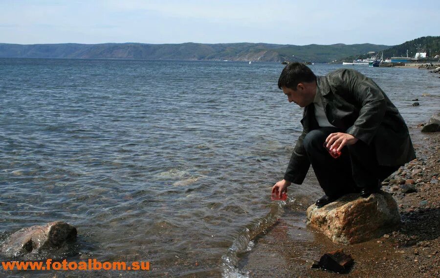 Можно пить воду из байкала. Пить воду из Байкала. Выпил воды Байкальской. Питье из Байкала. Выпить из Байкала.