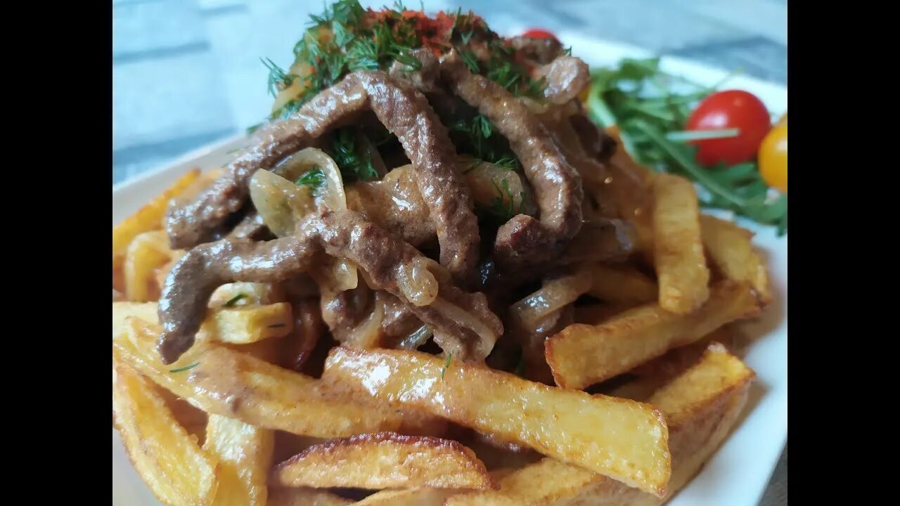 Бифштекс бефстроганов. Бефстроганов с фри. Бефстроганов узбекский. Грибной бефстроганов. Бефстроганов из говядины.