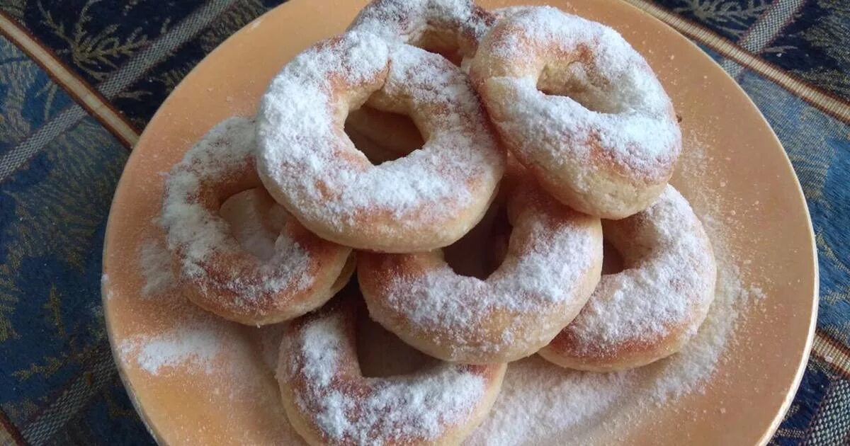 Калачики на сгущенке жареные на растительном масле простой. Калачики со сгущенкой. Калачики на сгущенке. Пончики с сыром. Калачики на меду.