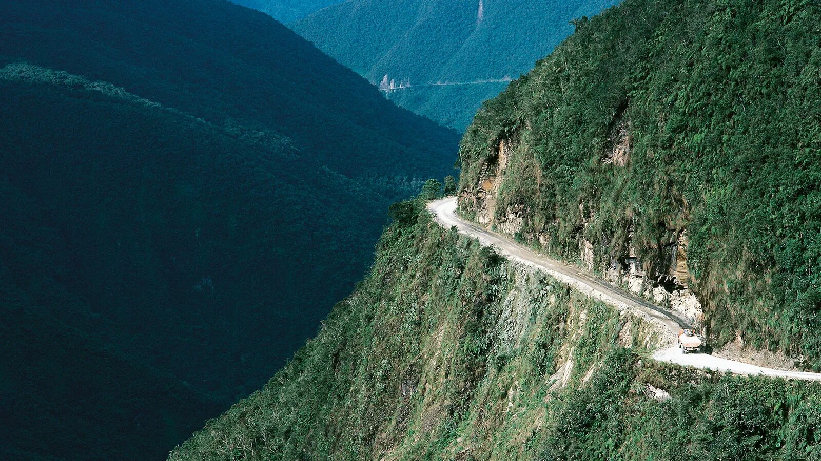 World most dangerous. North Yungas Road, Боливия. Дорога смерти Юнгас. Долина Юнгас. Северная Юнгас роуд.