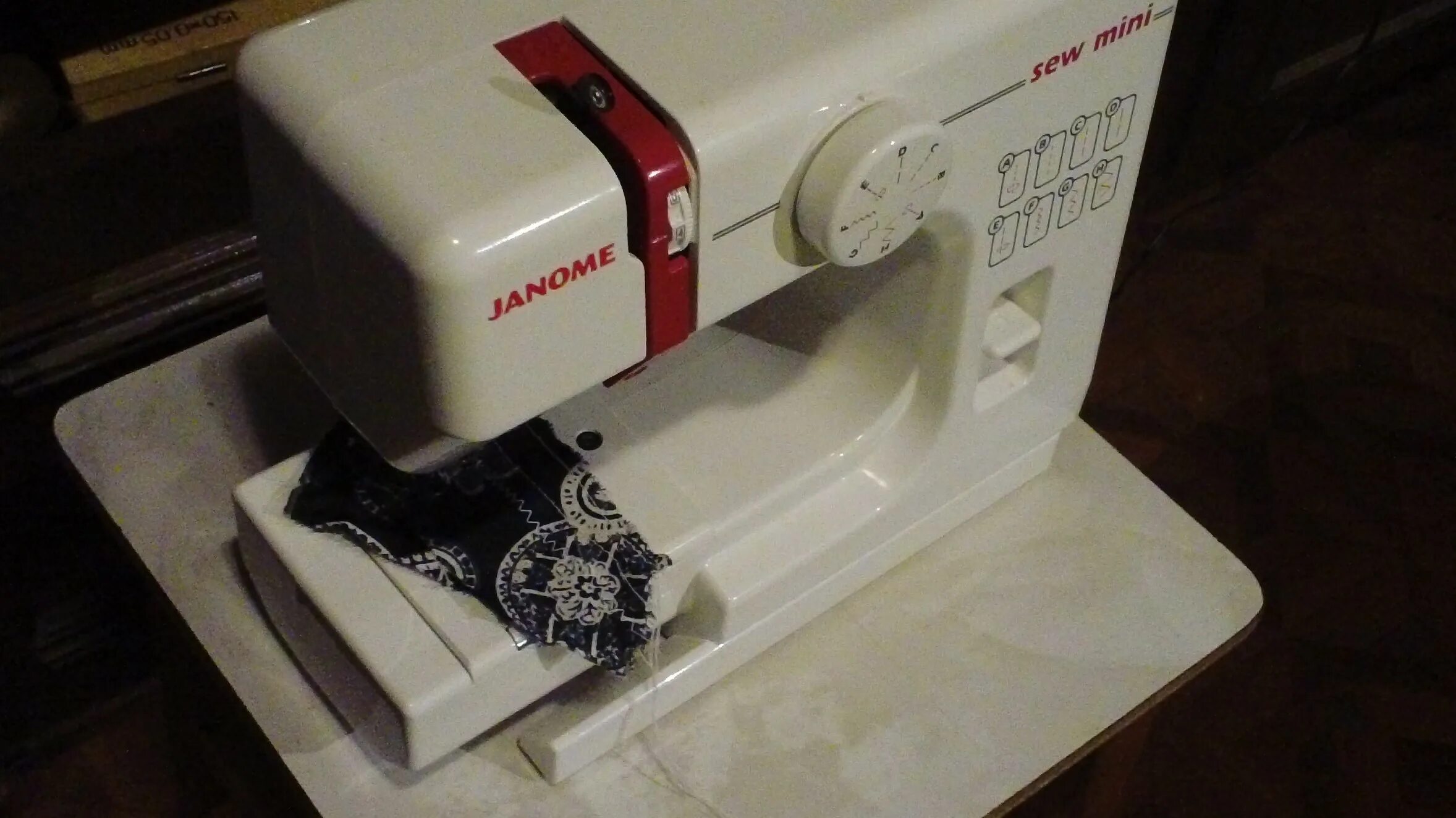 Janome Sew Mini 525. Швейная машинка Janome Sew Mini. Джаноме мини Делюкс. Швейная машина Janome Sew Mini Deluxe. Ремонт швейной машинки janome