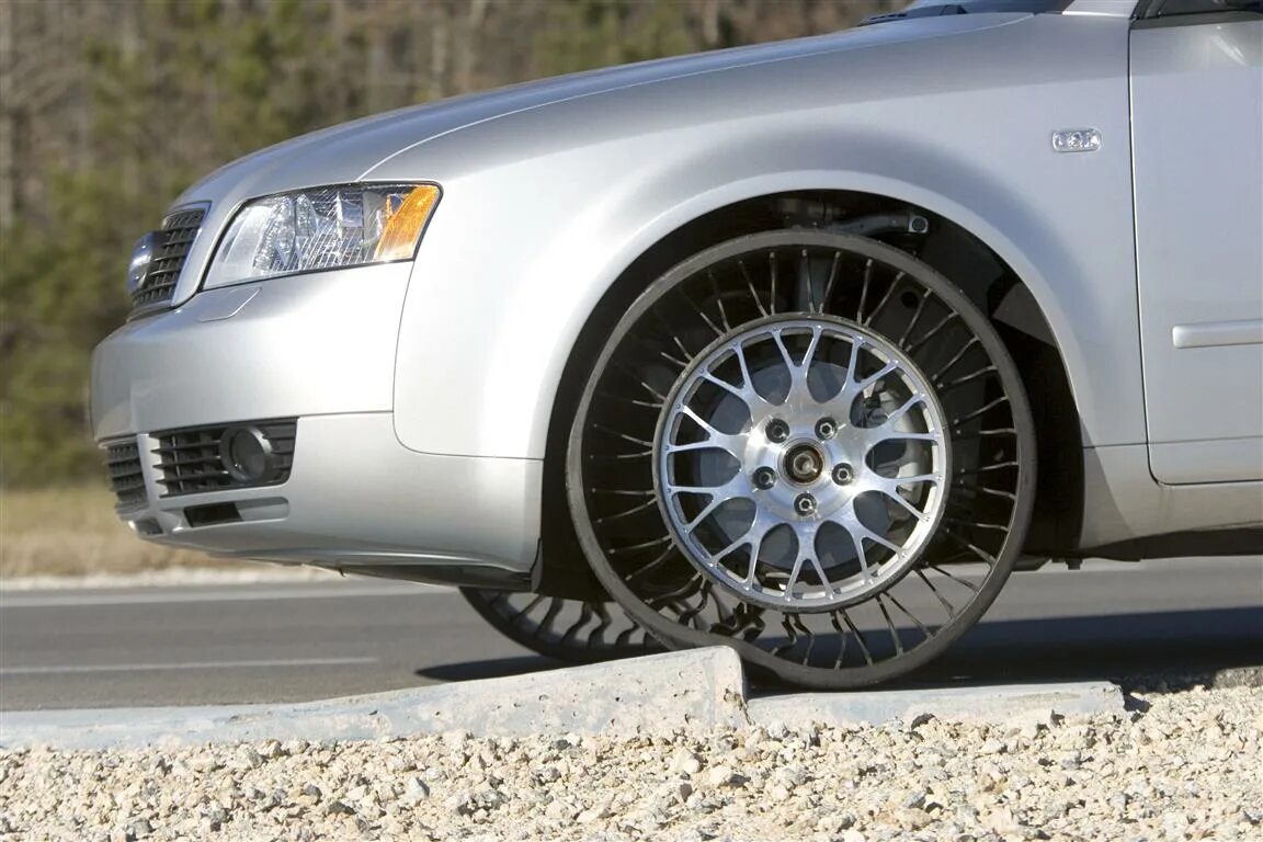 Michelin x tweel ssl. Диски без камеры. Безвоздушные шины michelin. Диски с бэдлоком hutchinson. Диски forgiato r22.