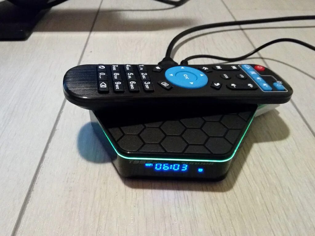 Лучшая смарт тв приставка на android для дома 2020. Т 95 приставка смарт тв. Т95 тв приставка. Т 95 приставка смарт тв. Cмарт тв приставка sunvell t95z plus.