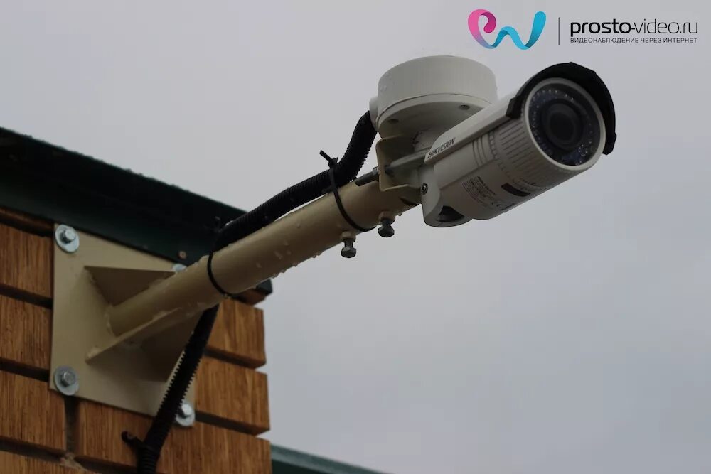 Крепления для уличных видеокамер. Hikvision кронштейн выносной для крепления видеокамеры на столб 1,2 м. монтаж уличной видеокамеры. кронштейн для уличной камеры. стойка для крепления камеры видеонаблюдения.