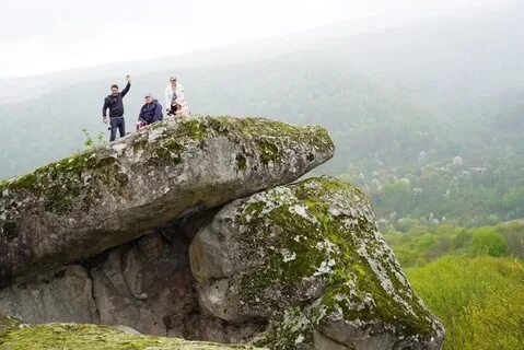 Скала в шапке