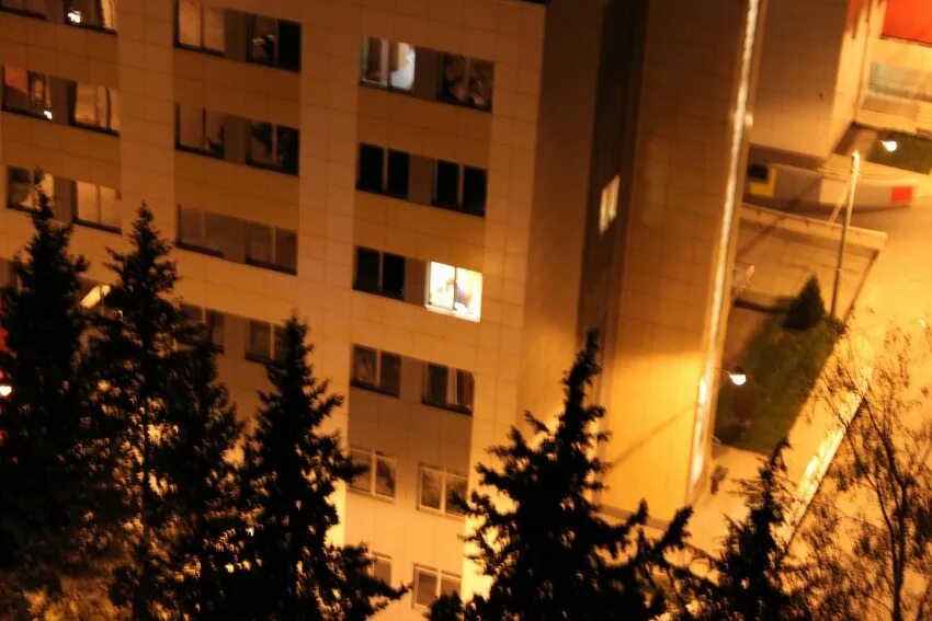 Сочи больницы номера. Больница 4 Сочи ночью. Адлерская больница ночью. Больница Сочи фото вид с окна ночью. Фотография больницы в Сочи вечером.