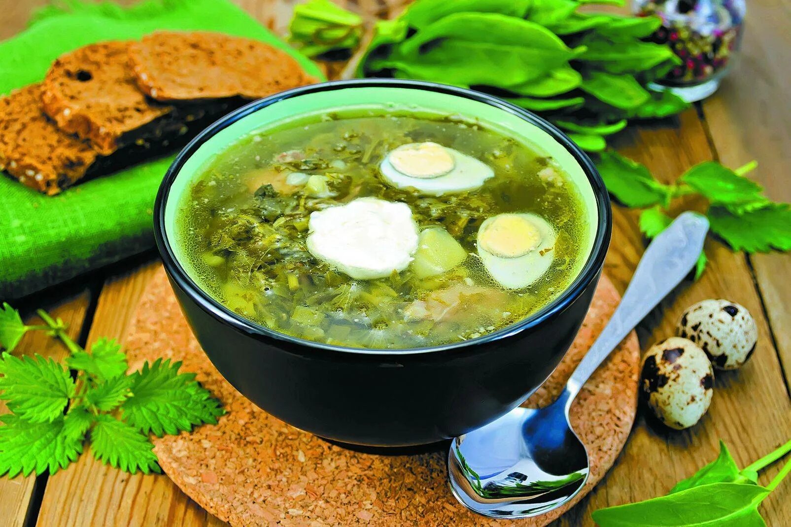 Щи борщи. Зелёный борщ с щавелем и яйцом. Зелёные щи с щавелем и яйцом. Щавелевый борщ с яйцом. Щавельный суп с яйцом.
