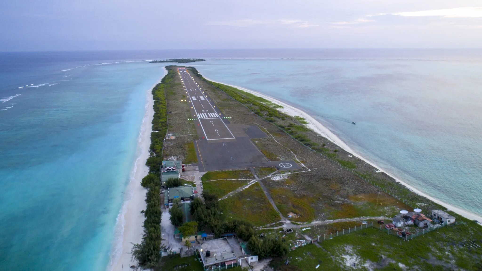 Город мале аэропорт велана. Аруба аэропорт. Аэропорт ибрагима насира мале. Аэропорт хейман айленд. Город мале аэропорт велана.