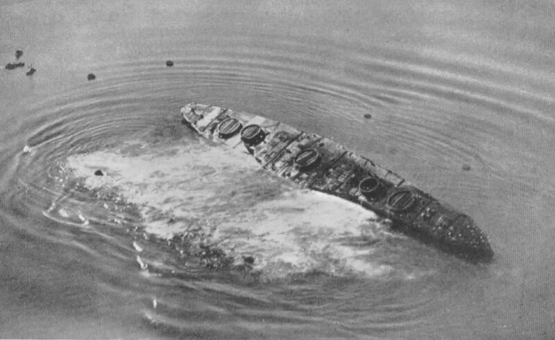 Худ на дне. Затонувший линкор ямато. Линкор ямато под водой. Затонувший линкор бисмарк. Линкор ройял оук на дне бухты скапа флоу.