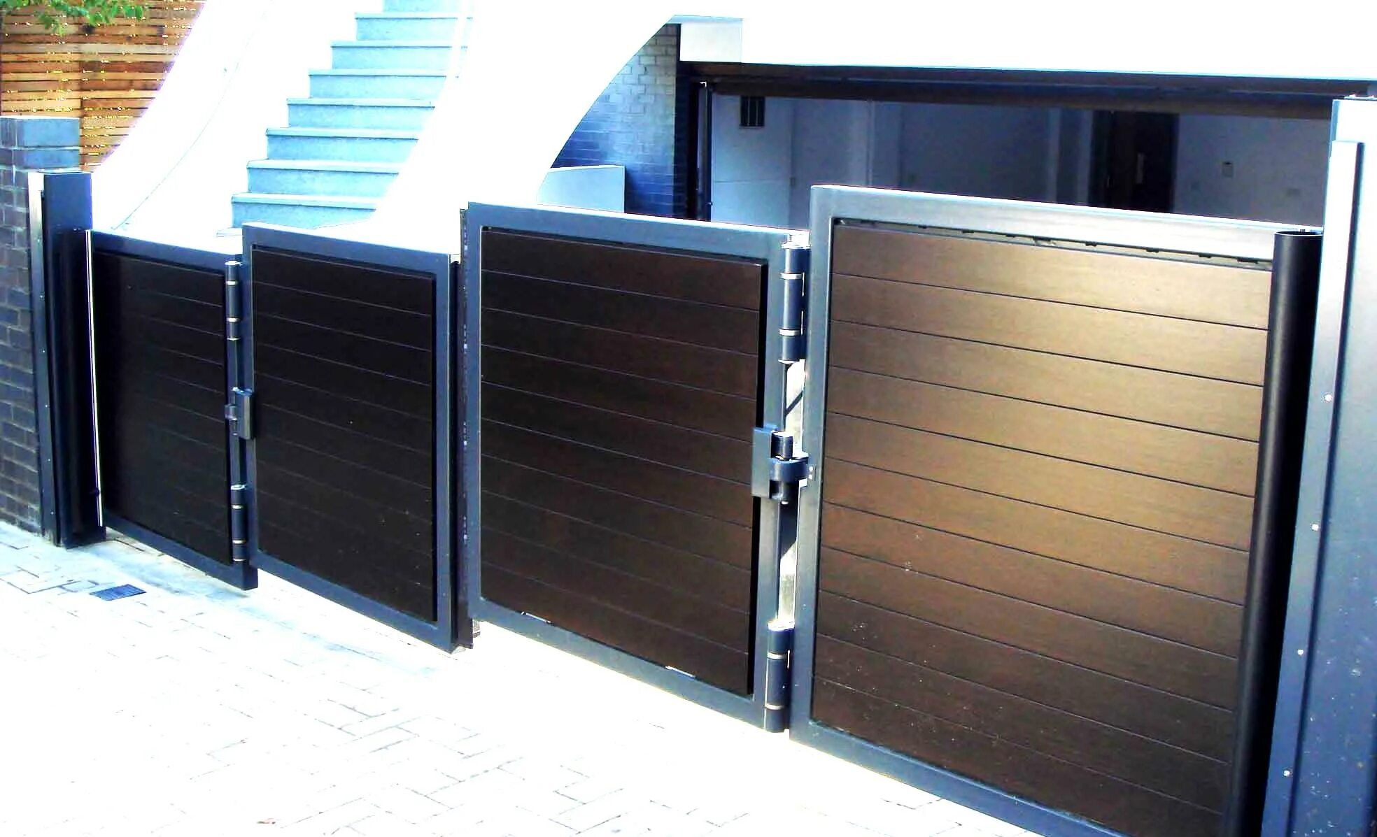 Складные ворота. Складывающиеся ворота для частного дома. варианты раскладных ворот. bi-folding gates london.