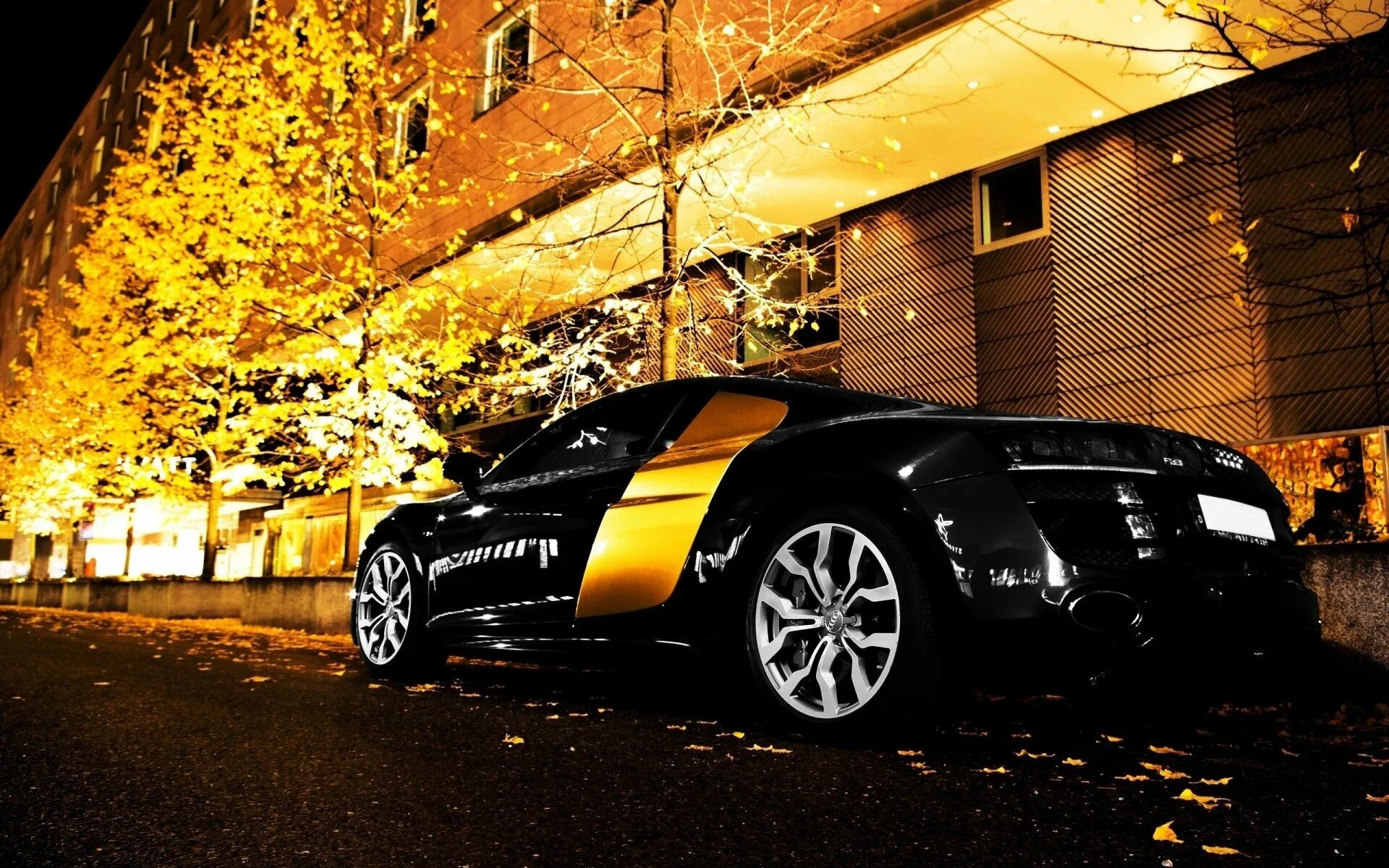 Крутой фон для фото. Ауди r8 черно Золотая. Audi r8 Gold. Audi r8 Fire. Audi r8 ночная.